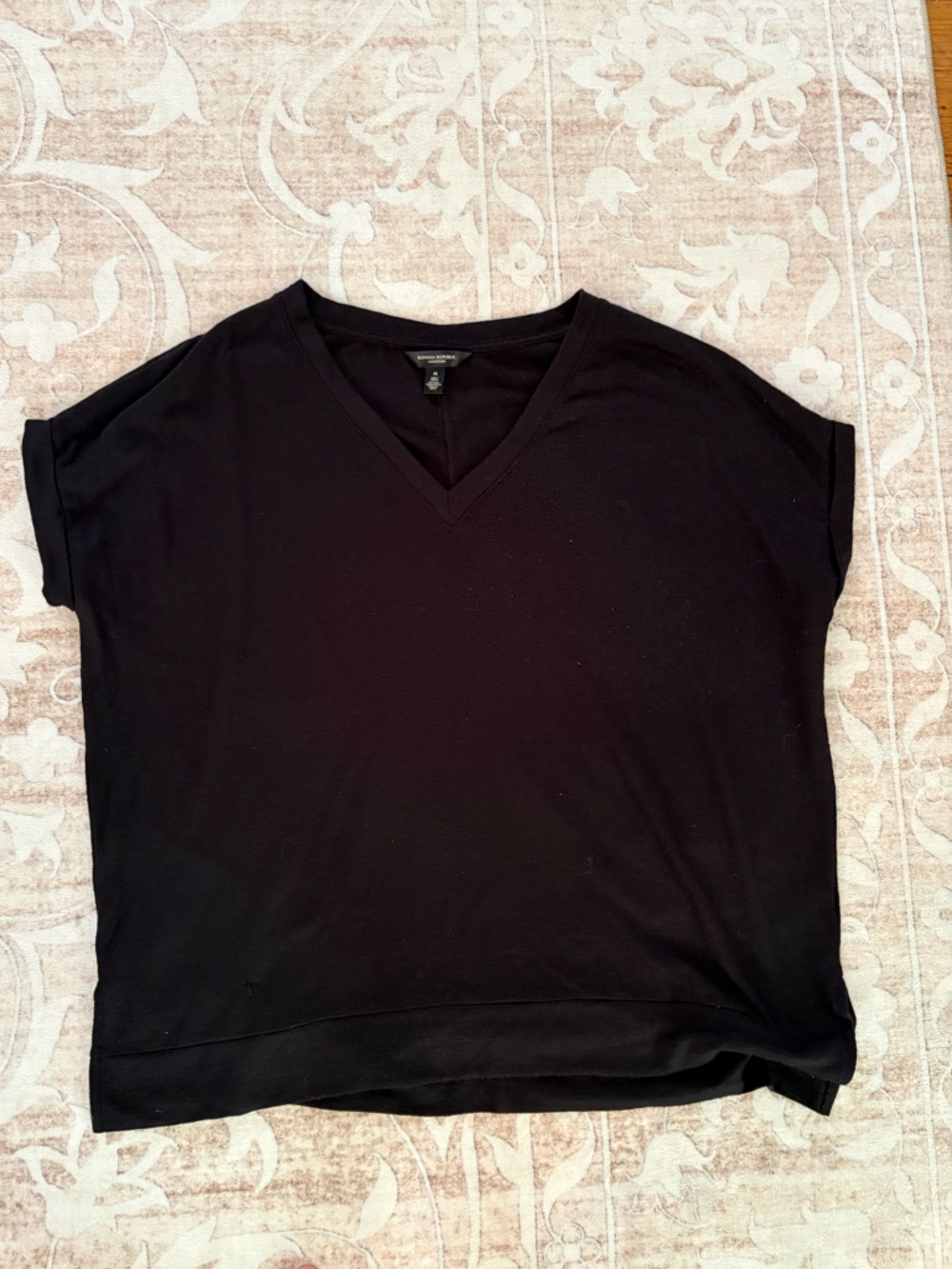 Banana Republic Black V‑Neck Short Sleeve Knit Top Size M